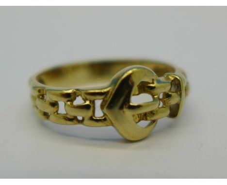 A 9ct gold buckle ring, 2.8g, T