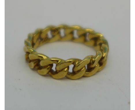 A 14ct gold 'chain link' ring, 3.8g, L