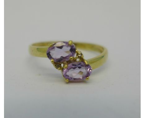 A 9ct gold and amethyst ring, 1.2g, O