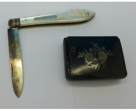 A snuff box and a silver and mother of pearl knife