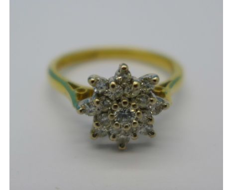 An 18ct gold cluster ring, 4.4g, Q