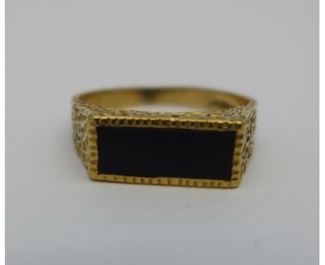 A 9ct gold and onyx ring, 3.3g, T