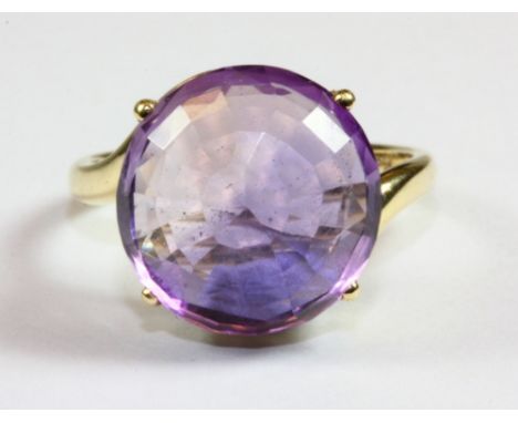 A 10ct gold amethyst ring (L).