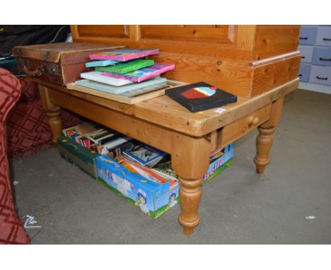 A pine coffee table fitted single drawer