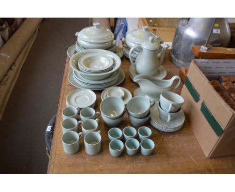 A quantity of Spode tea and dinnerware 