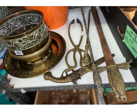 VINTAGE BRASS JARDINIERE, OVAL BRASS PLAQUE, PAIR OF BRASS DECORATIVE SWORD WALL HANGING, FIRE TOOLS, ETC.
