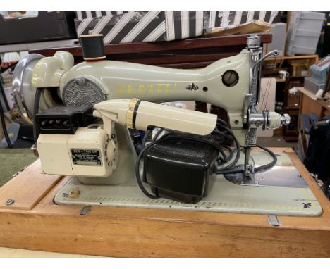 ZENITH VINTAGE ELECTRIC SEWING MACHINE