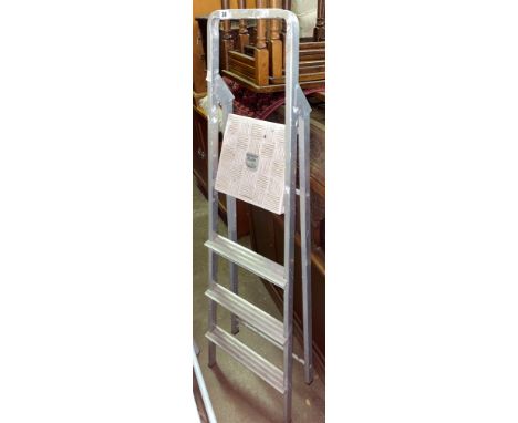 STEP LADDER 