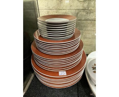 32 ROYAL WORCESTER EVESHAM PATTERN RUST RED RIM PLATE COLLECTION