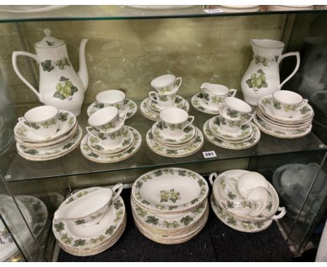 EXTENSIVE 69 PIECE ROYAL WORCESTER HOP 'MATHON' PART DINNER AND TEA SET 