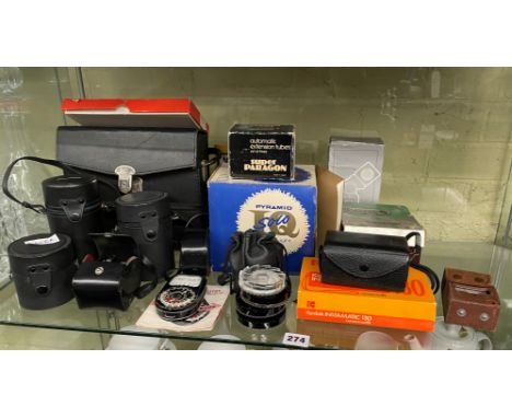 SHELF OF PHOTOGRAPHY EQUIPMENT INCLUDING CASED CHINON DART 4X ZOOM CAMERA, VIEW MASTER SLIDE ALBUM, OLYMPUS 75-150MM LENS AND