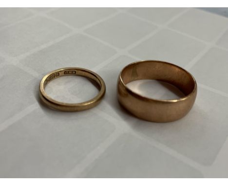 TWO 9CT GOLD WEDDING BANDS 9.2G OVERALL SIZES U AND K