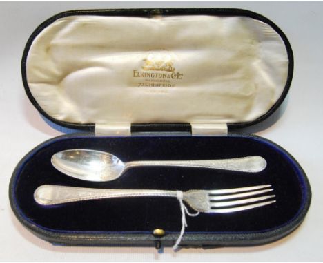 Silver child's spoon and fork, Birmingham 1909, with engraved decoration, cased, 83g or 2½oz. 