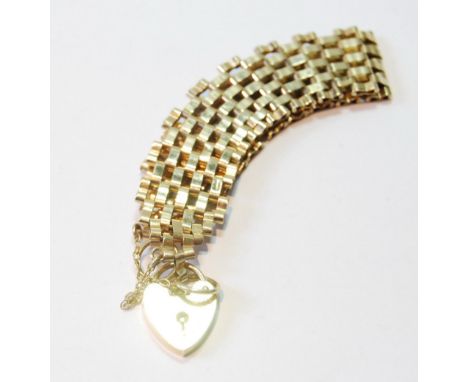 9ct gold gate bracelet, 13g. 