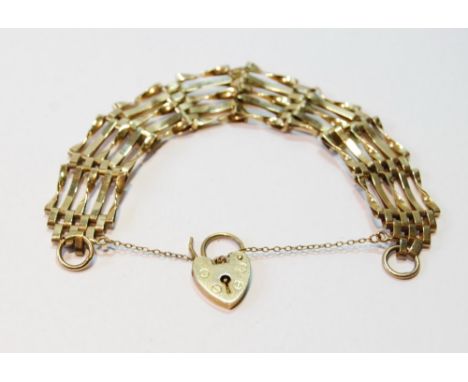 9ct gold gate bracelet with padlock, 10.8g. 