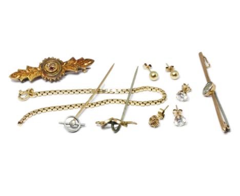 A mixed lot comprising a brooch marked 15ct, weight 2.8g, a 9ct gold chain (broken), weight 2.1g, a brooch marked 9ct, weight