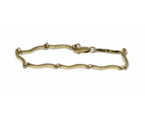 A 9ct gold bracelet, wavy bar links, claw clasp, sponsor CEJ, London 1989, length 19cm, weight 6.8g.Condition - good, general
