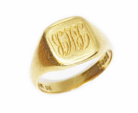 AN 18CT GOLD SIGNET RING, sponsor indistinct, Chester 1961, weight 10.5g.Condition - good, minor wear only.
