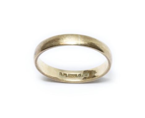 A 9ct gold wedding band, sponsor SH, Birmingham 1960c, weight 2g, size M.Condition - general wear.