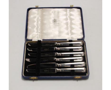 A cased set of six silver handled tea knives in Mappin &amp; Webb case