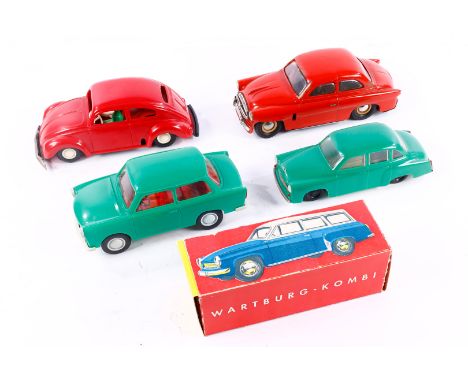 5 Automobile, Kunststoff, meist Schwungradantrieb, tw schwach, tw LS, L 17-19, Z 2 und Z 3, mit Karton für Wartburg-Kombi