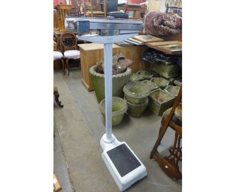 A set of Avery enamelled scales 