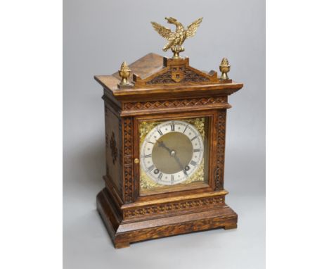 An Edwardian oak mantel clock, 37cm