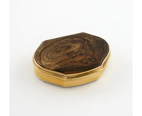 An 18th century gold-mounted agate snuff box, unmarked, possibly Continental, cartouche form, plain mounts and plain thumb-pi