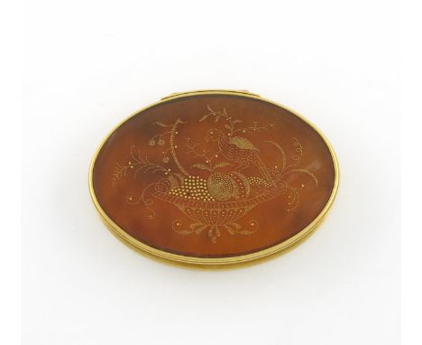 λAn early 18th century gold-mounted blonde tortoiseshell snuff box, unmarked circa 1720-30, oval form, the cover with inlaid 