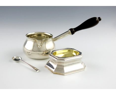 A modern silver brandy pan, by Brian Savage, London 1986, circular form, wooden baluster handle, length 18cm, plus a trencher