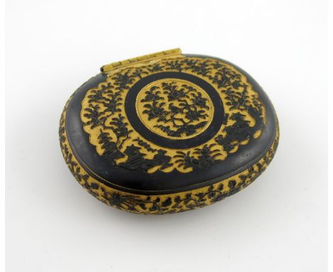 An 18th century Japanese export sawasa snuff box, with incuse character mark to cover and base, oval form, the flush cover wi