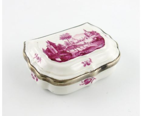 A German porcelain snuff box, 18th century, possibly Fόrstenberg, the moulded cover decorated in purpumalerei with a figure c