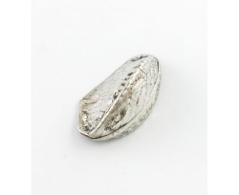 A late-Victorian novelty Brazil nut silver snuff box, by John Marshall Spink, London 1895, hinged cover, gilded interior, len