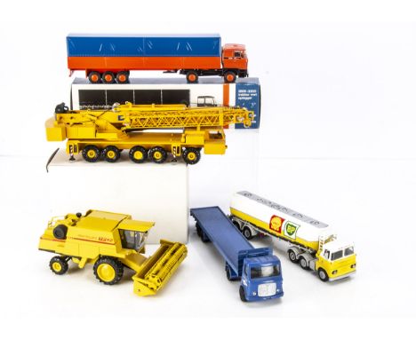 Farm, Construction &amp; Haulage Vehicles, Lion Car Nr.70 DAF 3300 Tractor &amp; Trailer, NZG 1:42 New Holland TF42 Combine H