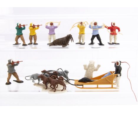 Timpo Toys loose plastic Eskimos comprising dog sled, foot figures (26), Polar bear (2) and Walrus, all VG, (30 inc sled as 1