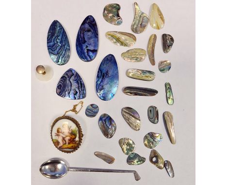 White metal spoon&nbsp;in the form of a golf club and a collection of iridescent mother-of-pearl pendants and pieces, etc 