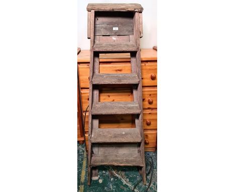 Set of folding wooden steps stamped to side 'Cirencester Brewery Ltd' together with a coal helmet and a fireside companion to