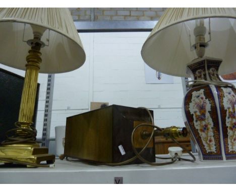 Brass-coloured table lamp formed as a Corinthian column, on stepped base, with shade, an Oriental-style table lamp with shade