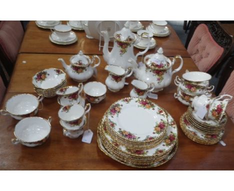 A ROYAL ALBERT OLD COUNTRY ROSES DINNER AND TEA SERVICE