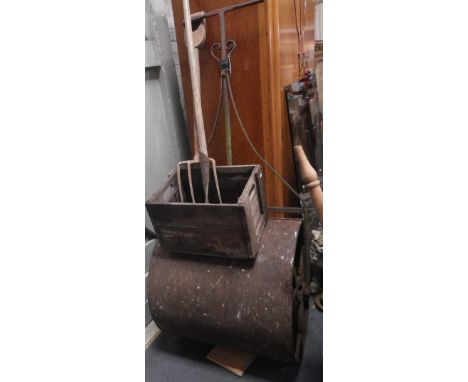 A VICTORIAN CAST IRON GARDEN ROLLER, other garden tools and a vintage wooden beer crate