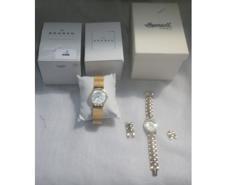 A LADIES INGERSOLL WRISTWATCH, the dial with sweep seconds hand, inscribed "Ingersoll 100m water resistant quarts", with oute
