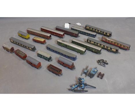 A collection of model railway carriages, to include Fleischmann and Graham Farish (qty) 