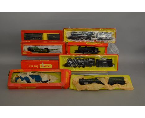 OO Gauge. 8 Tri-ang Hornby Locomotives including R.850 BR green 4-6-2 'Flying Scotsman', R.866NS LNER B12 loco with steam exh
