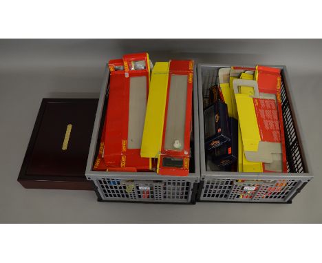 OO Gauge. A good quantity of used, empty Locomotive and Wagon boxes by Hornby, Bachmann, Replica and others, also including a