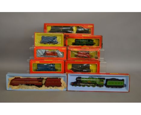 OO Gauge. 9 Tri-ang Hornby Locomotives including LNER green 4-6-2 'Flying Scotsman', R.356S Battle of Britian Class 4-6-2 'Wi