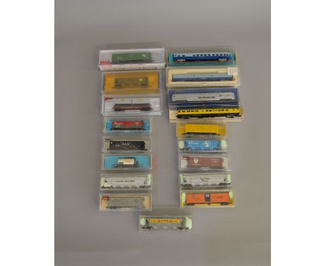 N Gauge. EX SHOP STOCK 4 Coaches together with 14 rolling stock by Atlas, Rivarossi, Bachmann etc (18).