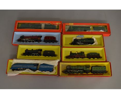 OO Gauge. 8 Tri-ang Hornby Locomotives including R.850 BR green 4-6-2 'Flying Scotsman', 2 x R.869S SR 4-6-2 Battle of Britai