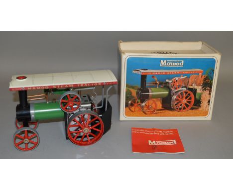 Live Steam. A boxed Mamod T.E.1a Traction Engine in green, which has been fired and overall appears G but with a few scratche