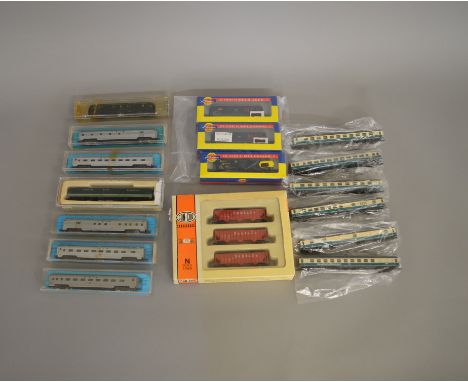 N Gauge. EX SHOP STOCK 13 coaches, which includes; 6 loose Gesellschatfwagon, Roco, Rivarossi etc, together with a Con-Cor N 