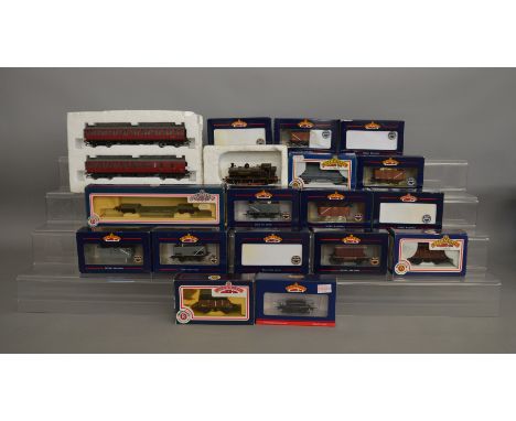 OO Gauge. 16 boxed Bachmann Wagons of various types including a 33-902 45 ton Bogie Well Wagon in BR grey, overall models app